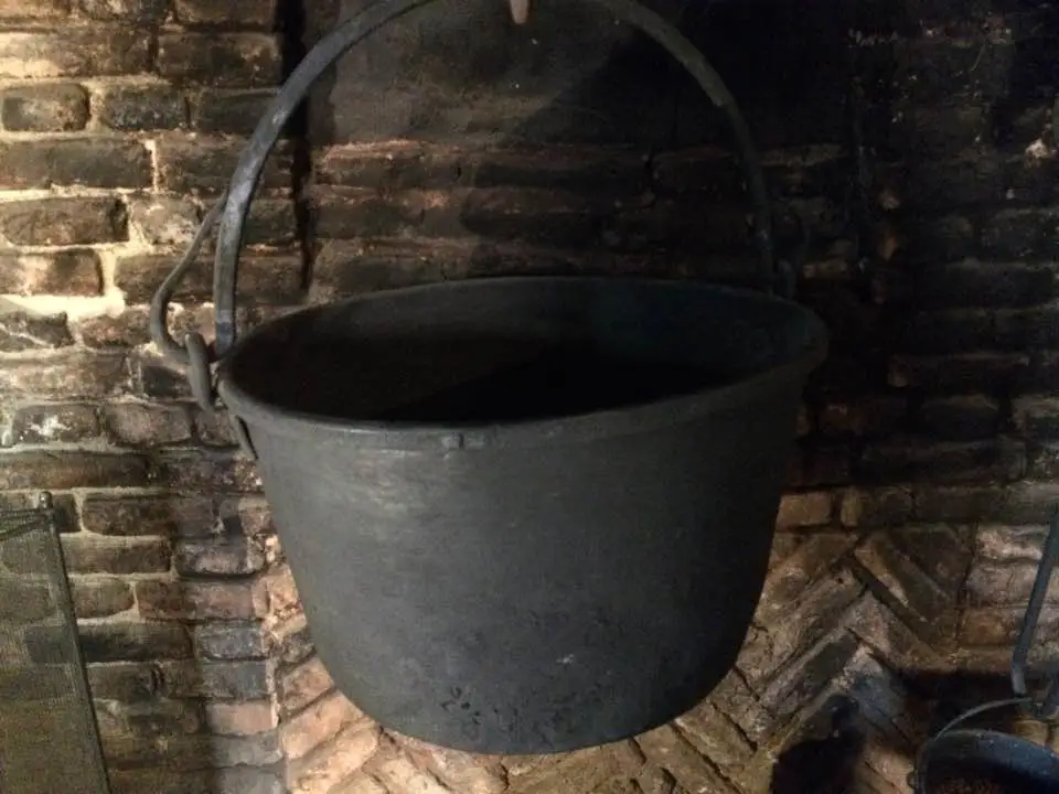 Usa Un Caldero Para Quemar Los Restos De Hechizos Apropiados | Restos De Hechizos: Que Hacer Con Ellos | Hechizos & Rituales